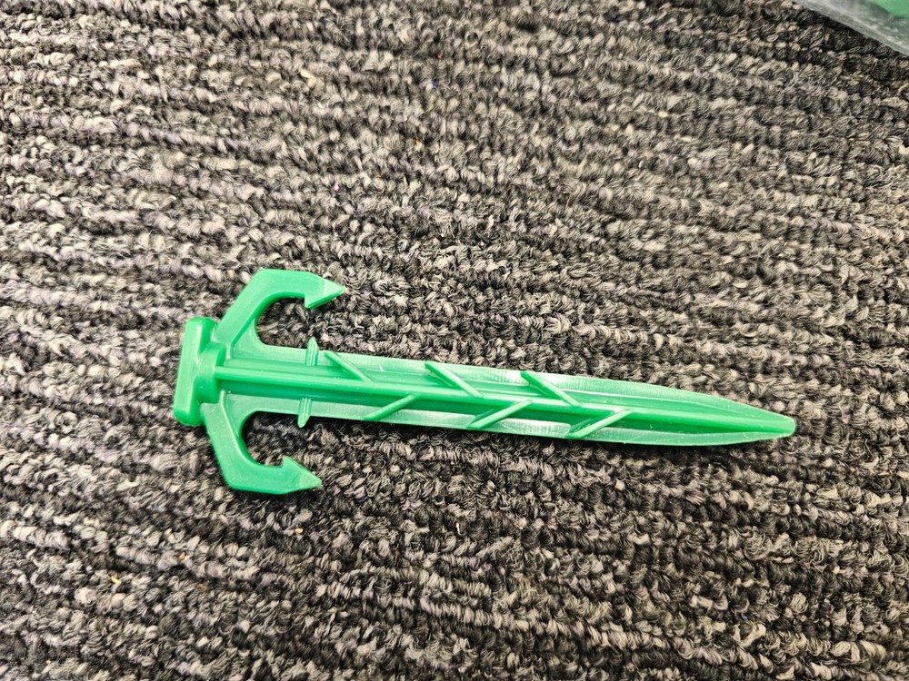 (QTY 100) Ecoturf EDS-4D-100 Contractor Grade Biodegradable Stakes Staples 4"