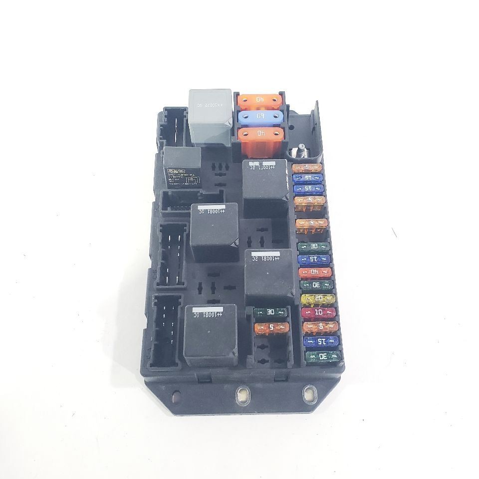 2010 Range Rover OEM Trunk Boot Fuse Box Module 519392104