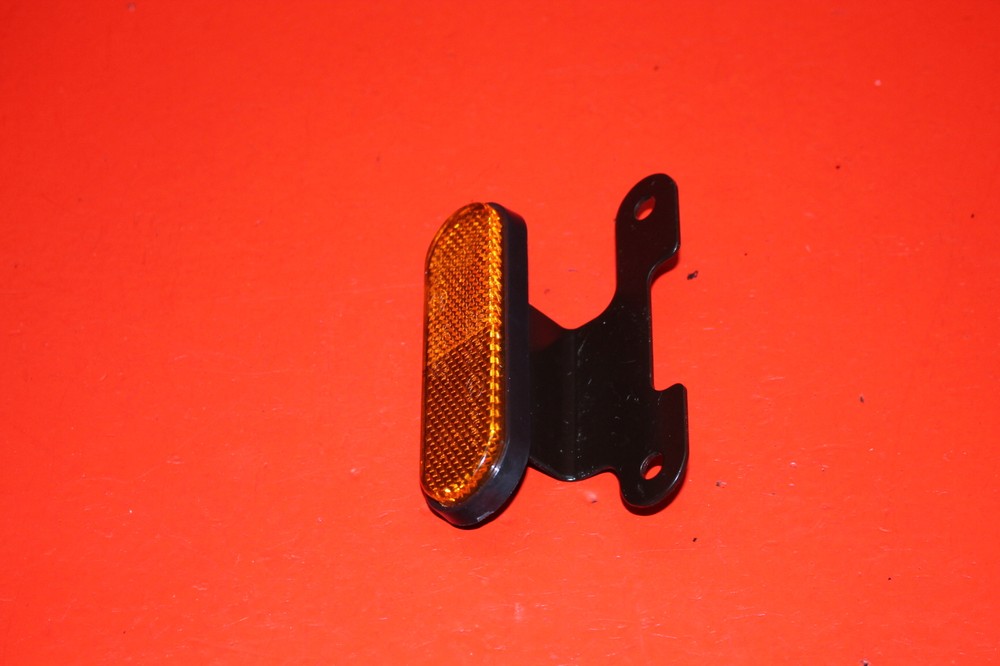 17 HYOSUNG GD250R FRONT LEFT REFLECTOR