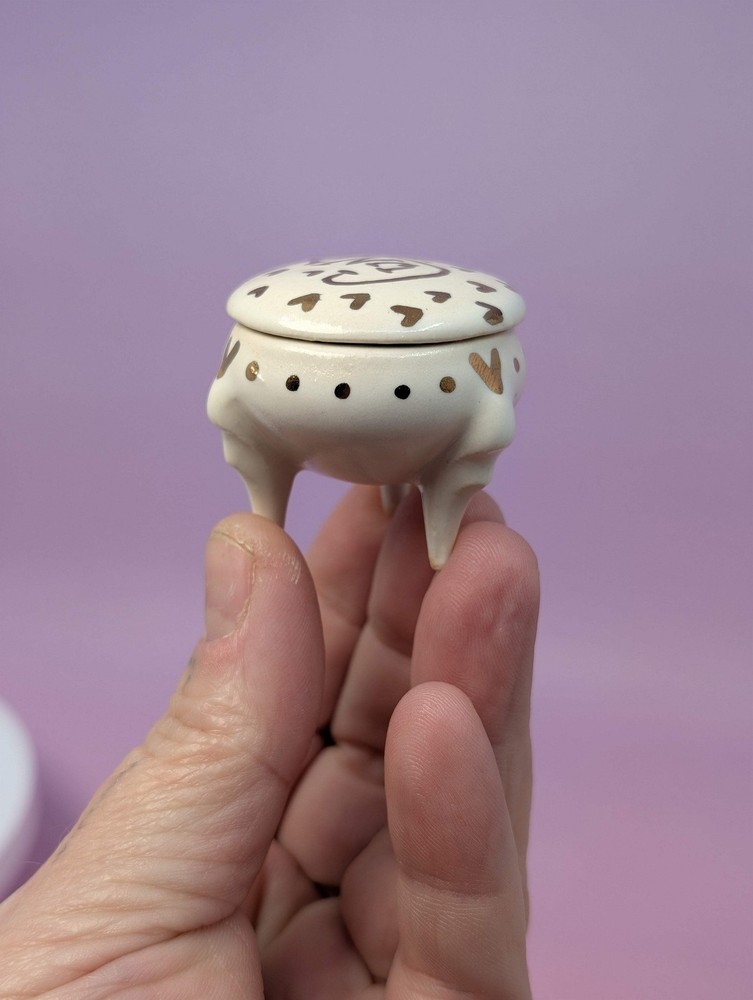 Tiny Cunty Pillbox