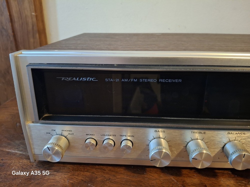 Realistic STA-21 AM/FM Stereo Receiver Walnut UNTESTED. Powers On. Sold As Is.