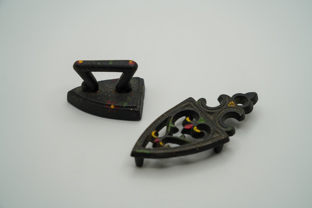Vintage Miniture Cast iron Trivet and Iron B5