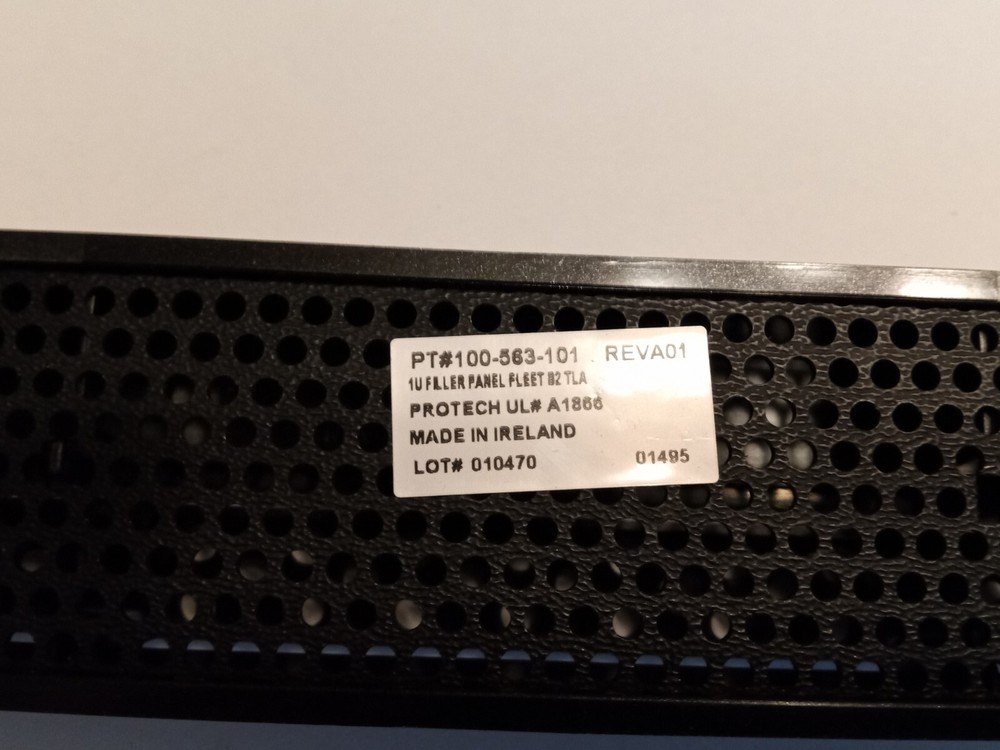 Very nice pre-owned EMC2 server filler panel front bezel face plate #100-563-101