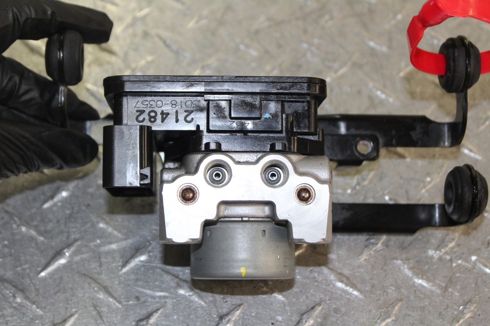 2014 TRIUMPH STREET TRIPLE R ABS ABS PUMP UNIT MODULE T2021487
