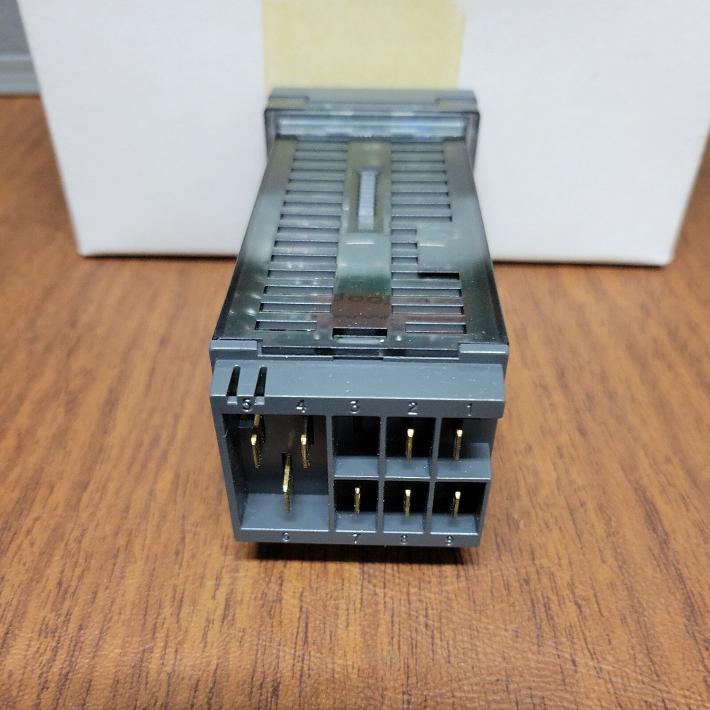 Omega Engineering CN800 Series Temperature Controller