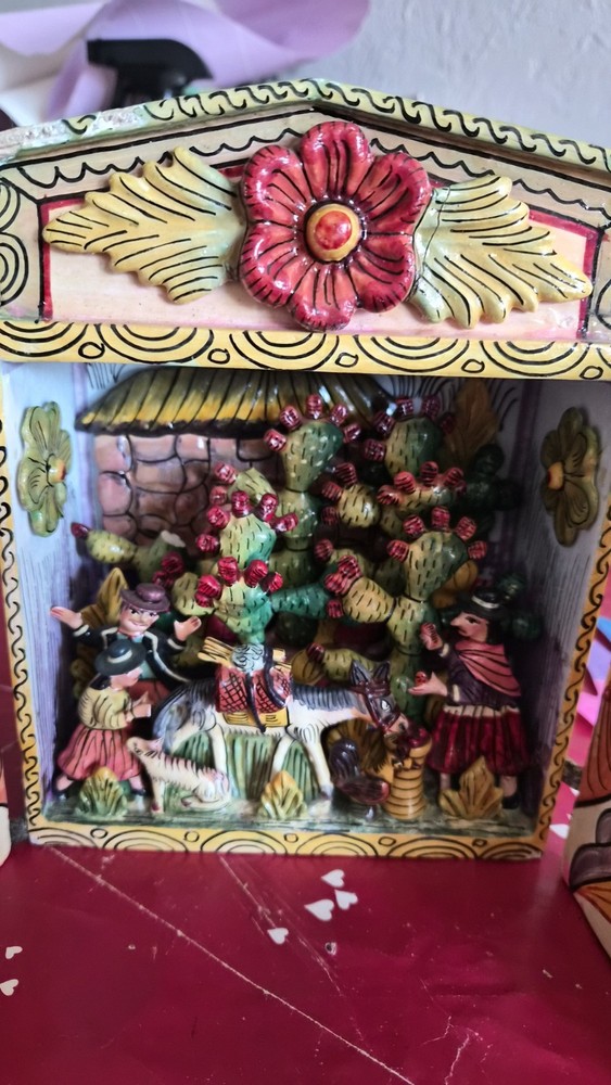 Handmade-Painted Peruvian Wooden Shadowbox Diorama nopal
