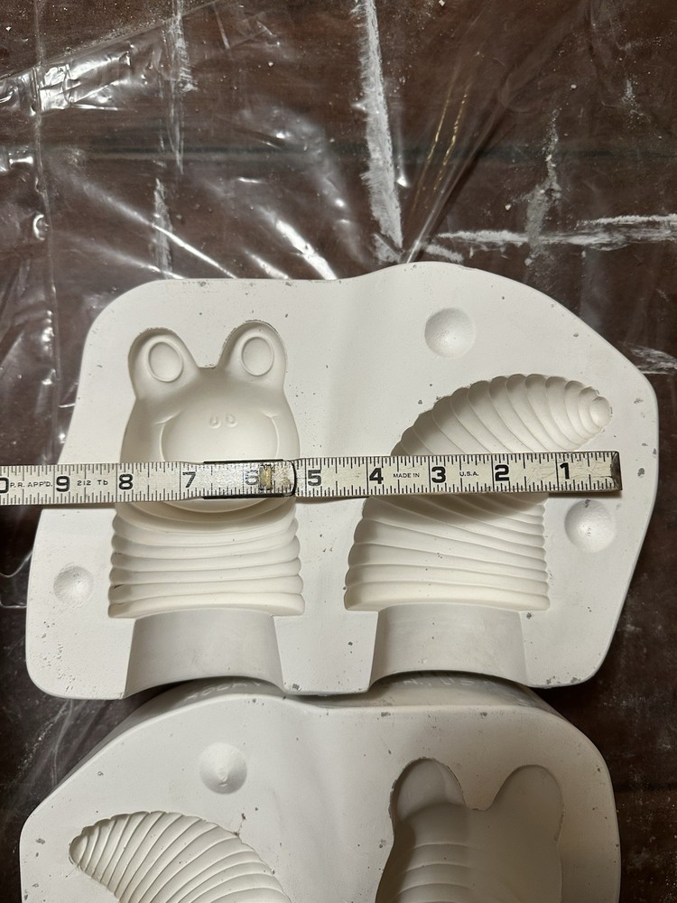 (#2) Clay Magic Inc 2009 Medium Worm Head And Tail 3138 Slip Mold