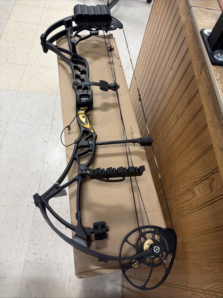 Bowtech Reign 7 Compound Bow Used