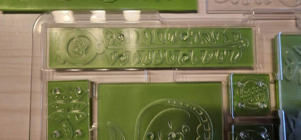 Cricut Cuttlebug Repositionable Set – Fruit Punch Embossing Plates