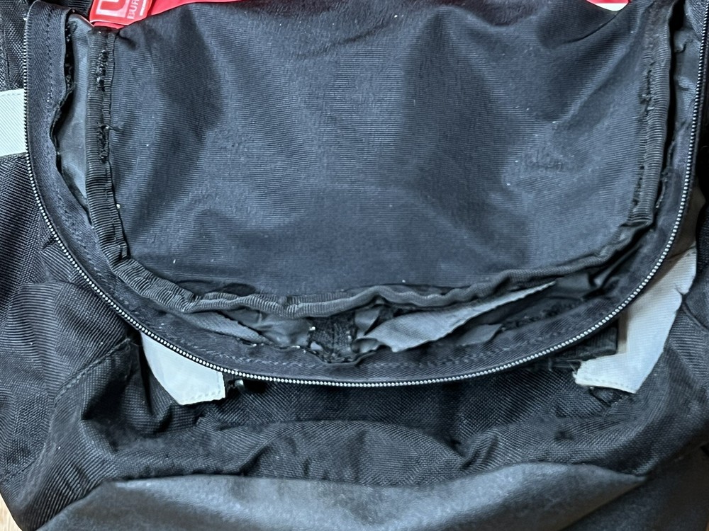 Burton Philips US Open Snowboarding 2004 Silver Black Backpack