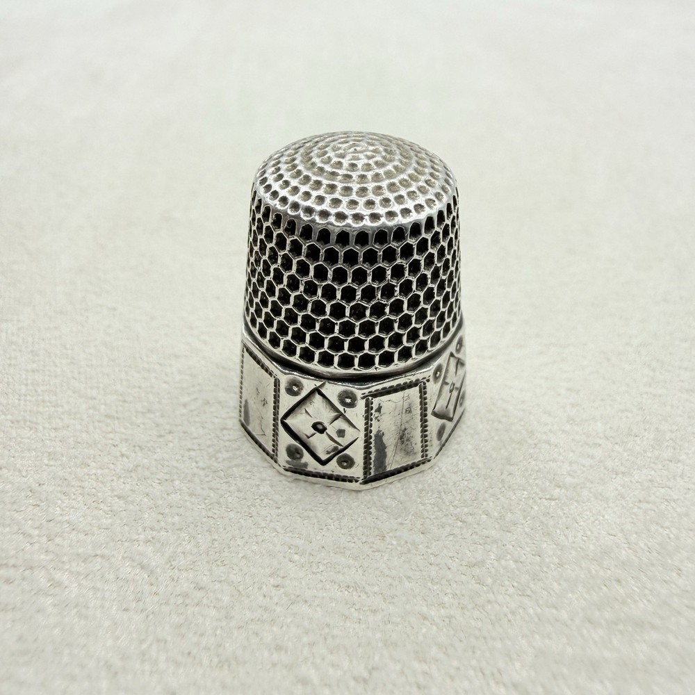 Antique Sterling Silver Geometric Pattern Thimble Sewing Accessory Collectible