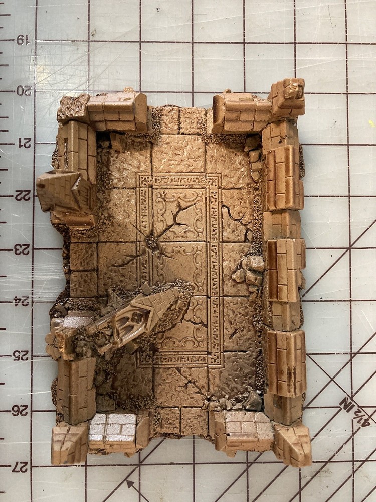WARHAMMER GAMING FIVE TERRAIN GOTHIC RUINS