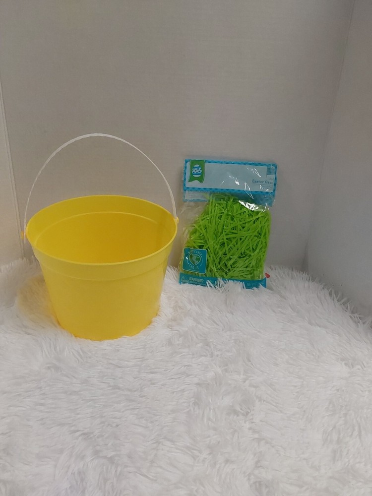 Yellow Plastic Easter Bucket W/Handle & Green Easter Grass BNWT!