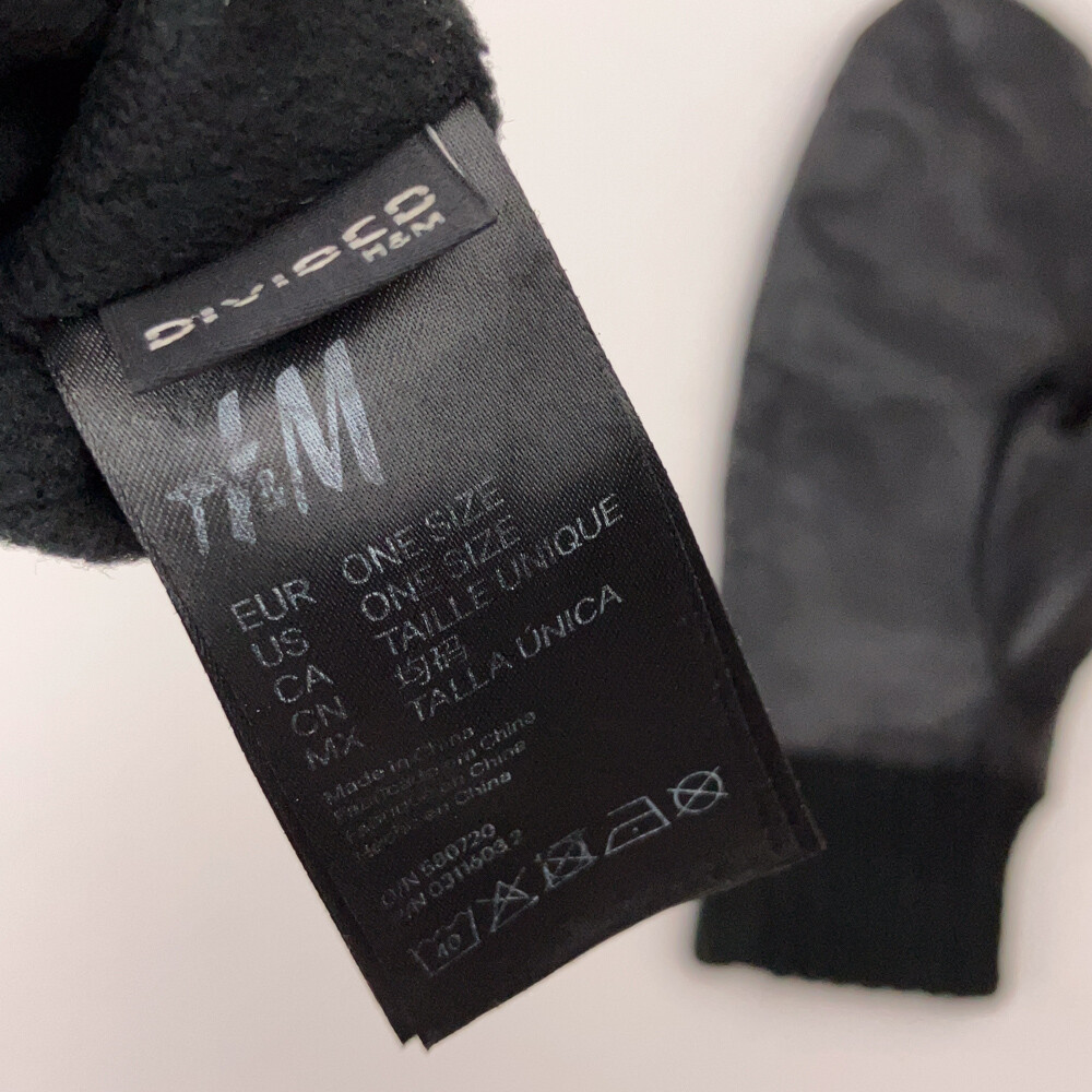 H&M Black Mitten With Heart Shape Stitching