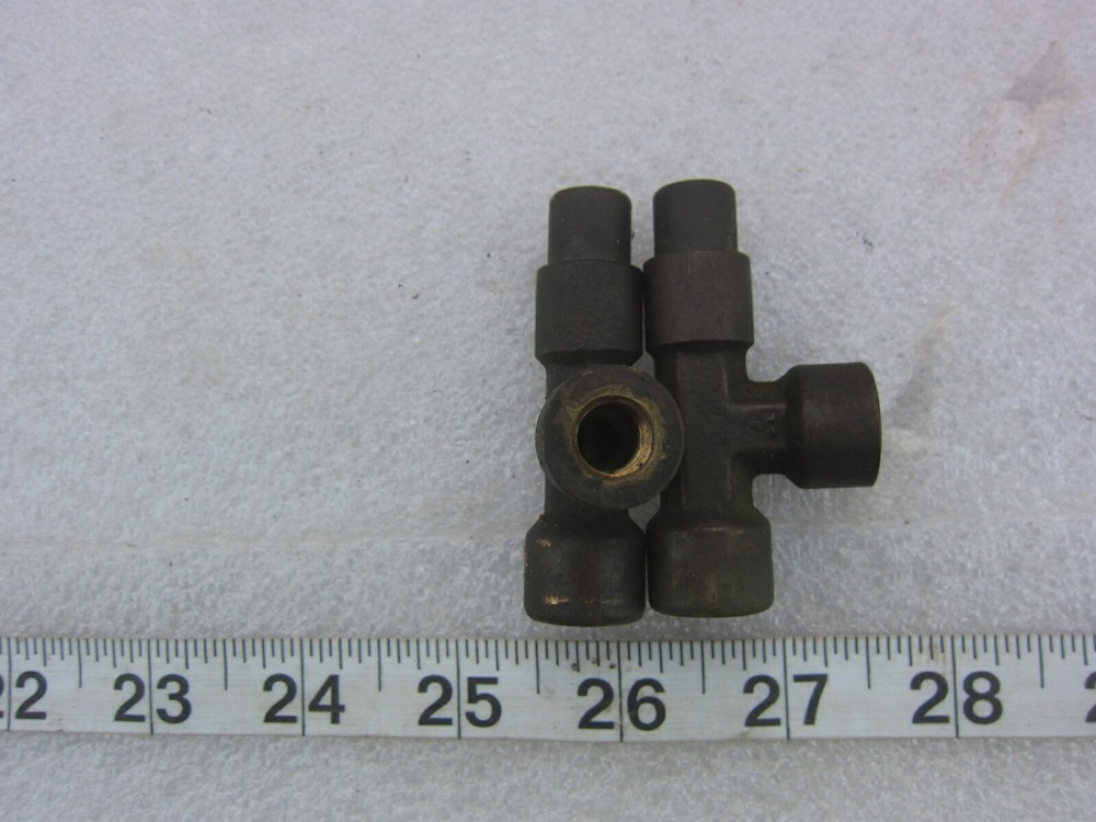 Robinair ⅛"NPT NC Momentary Push Valve, Used