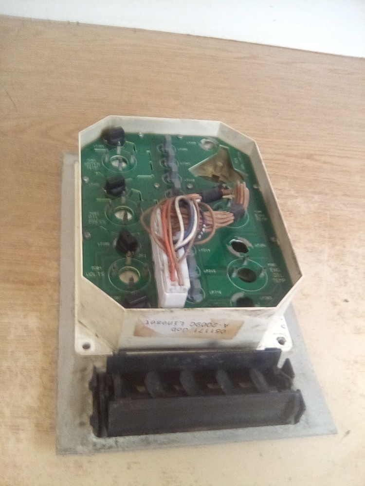 International 9200 32049-01 Dash Panel "READ DESCRIPTION"