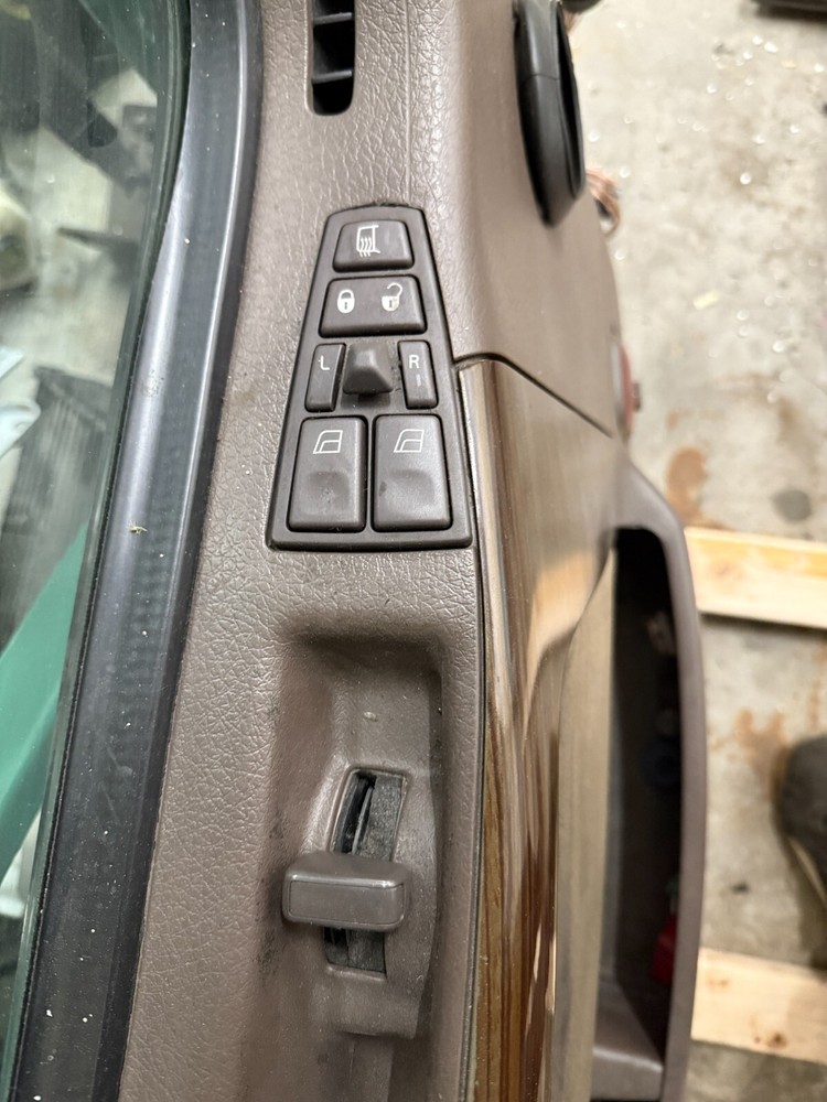 VOLVO VNL Gen 2 DOOR ASSEMBLY FRONT LEFT, Driver Side - White