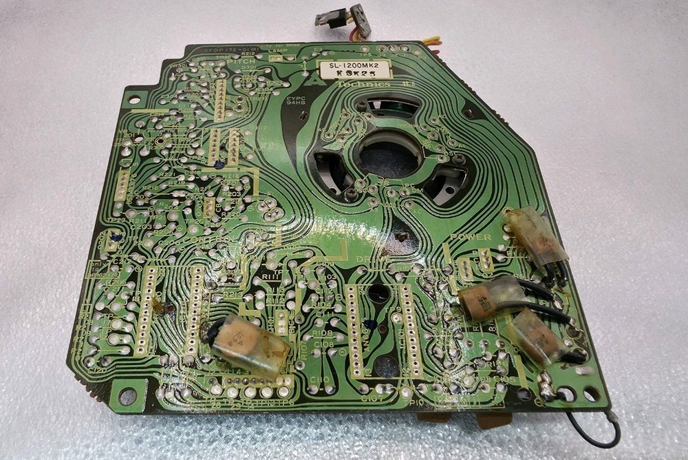 Technics sl1200, sl1210 Mk2 . Main pcb/motor. Missing AN6680, AN6675