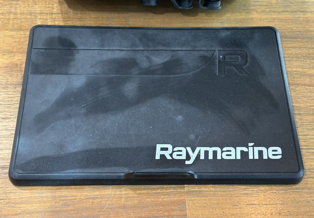 Raymarine Axiom 9 E70366 Chartplotter Navigation System (For Parts or Repair)