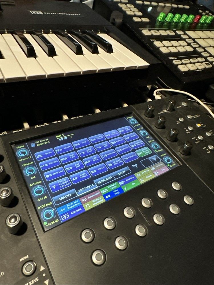 Avid Artist Control EUCON DAW Controller Touchscreen – Logic Pro / Pro Tools