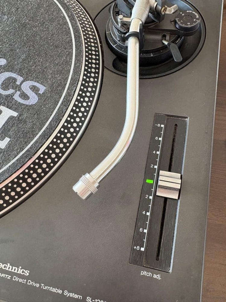 Technics SL-1200 Turntable DJ Turntable Quartz Direct Drive Black Tested Working