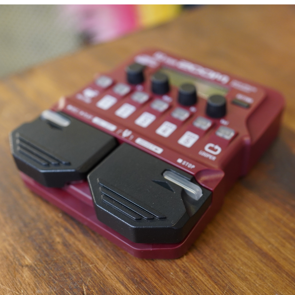 ZOOM B1 FOUR Red Base Multi Effects Processor Pedal Brand New