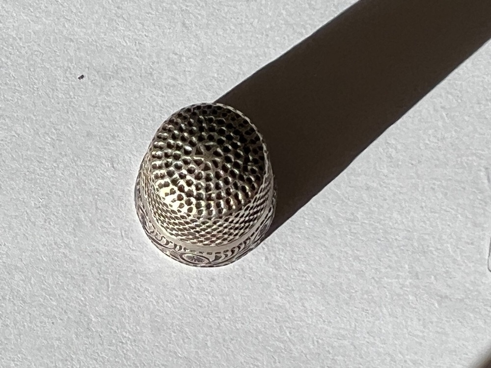 Antique Sterling Anchor Wheels & Feathers Thimble