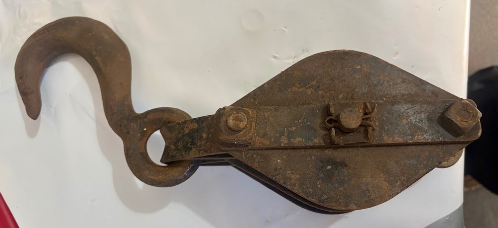 Vintage double sheave block steel, small solid useable or collectable