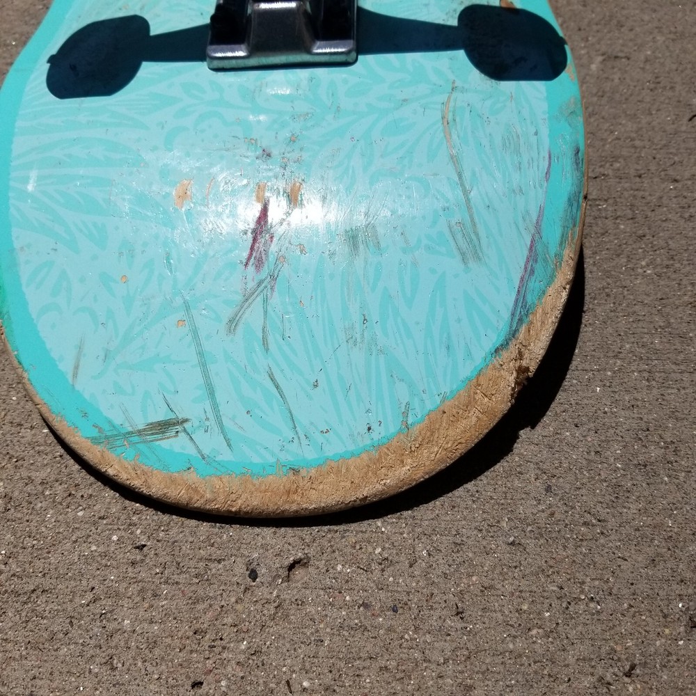 Skateboard 8" X 32"Complete Mini Logo? Slant Trucks