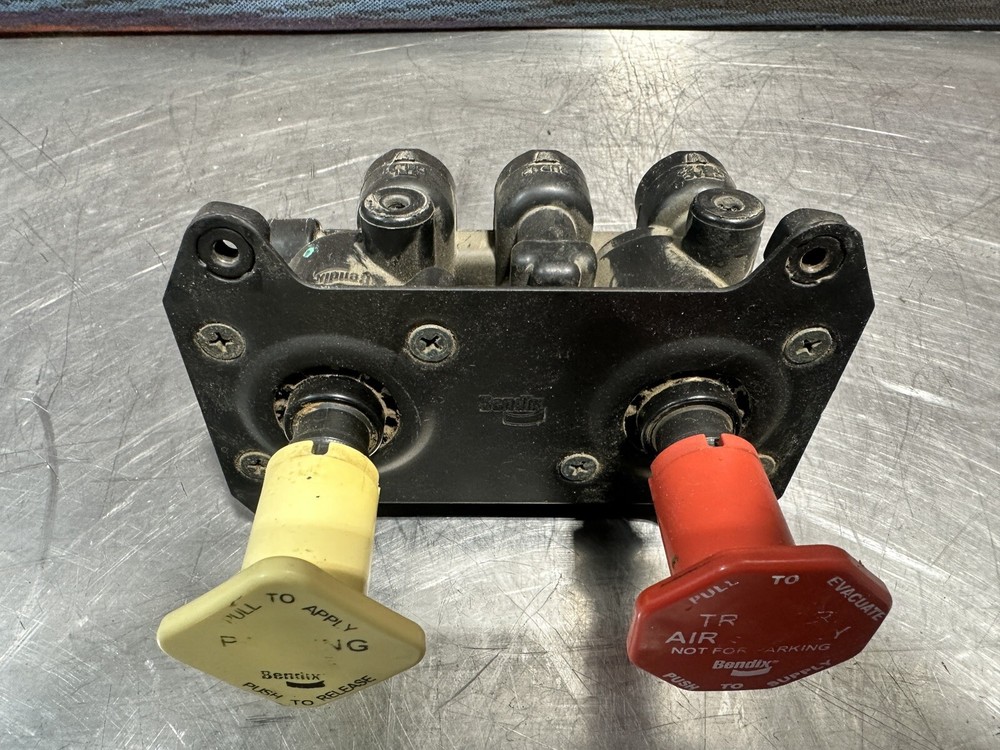 Bendix 4790208 Air Brake Valve