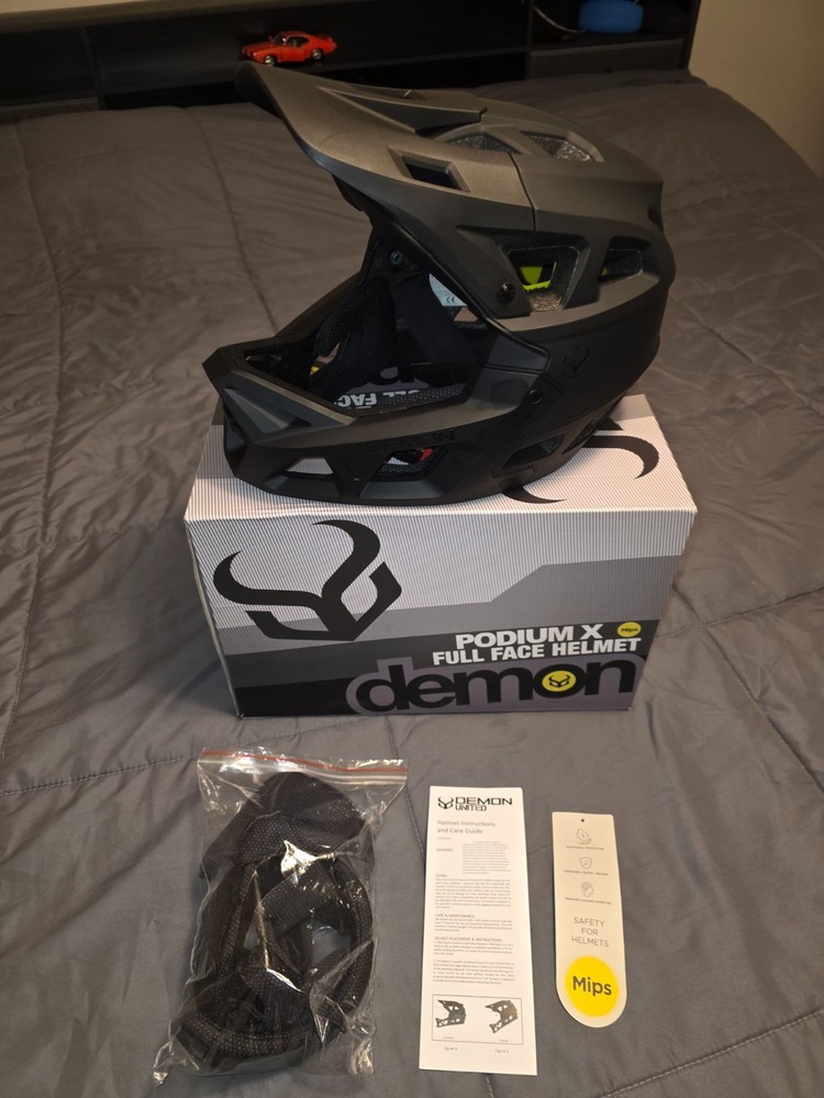 Demon Podium Helmet with MIPS Large
