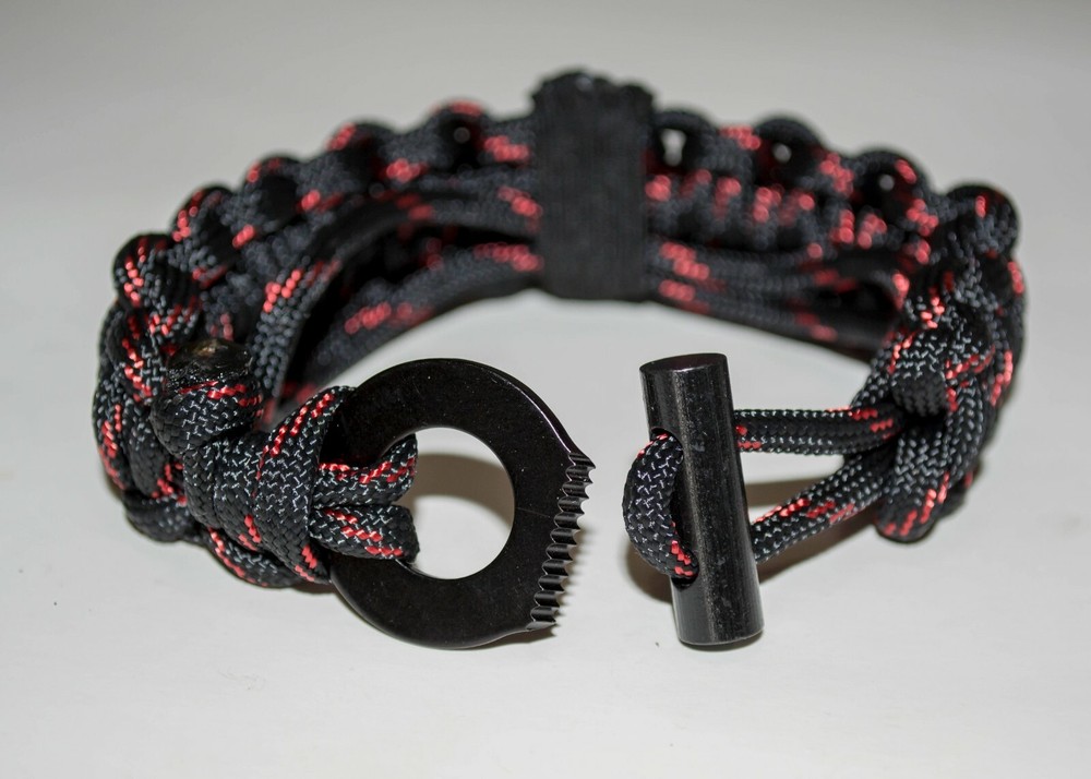 Fire Starter Bracelet Survival Adjustable Reflect Paracord Ferro Rod EZ Deploy