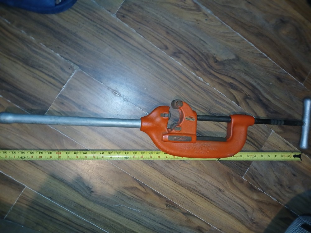 RIDGID 4-S PIPE CUTTER NEW $325