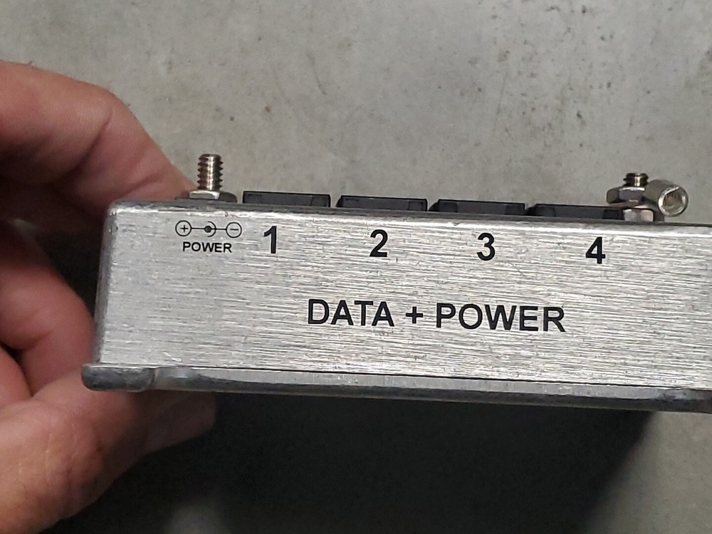 L-Com BT-CAT5-P4