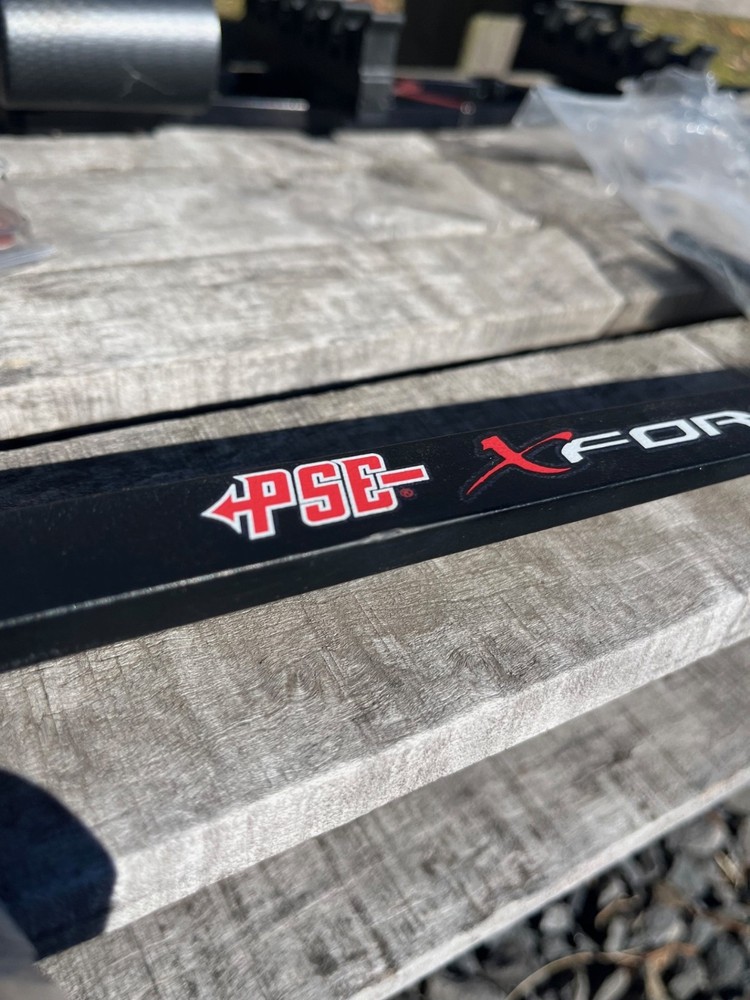 pse full throttle 70lb/29in draw compound bow with extras