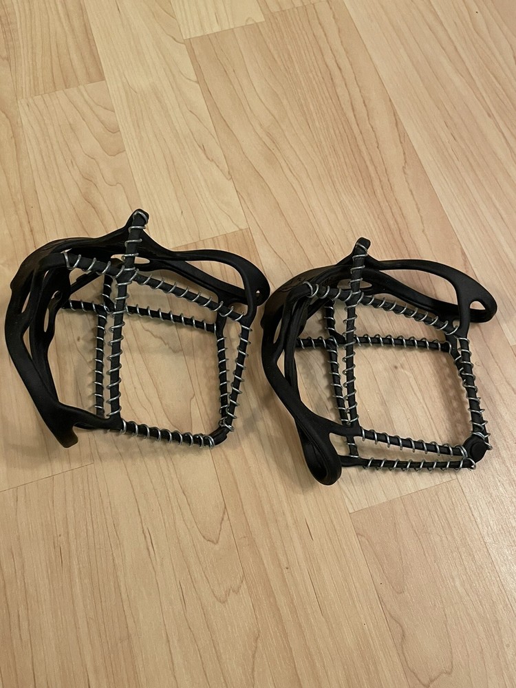 yaktrax size medium - ice cleats and snow shoe covers