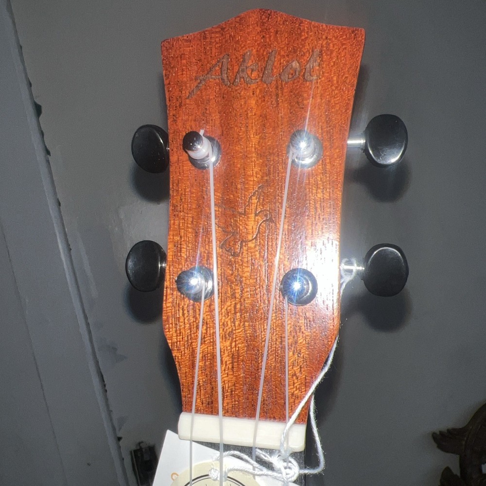 Aklot ukulele Complete With Everything You Need!