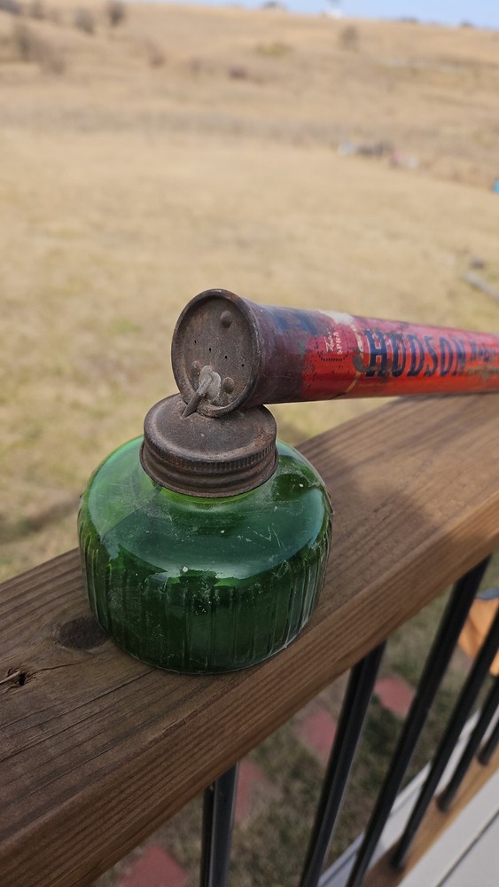 Hudson "Nebu-Lizor" bug sprayer