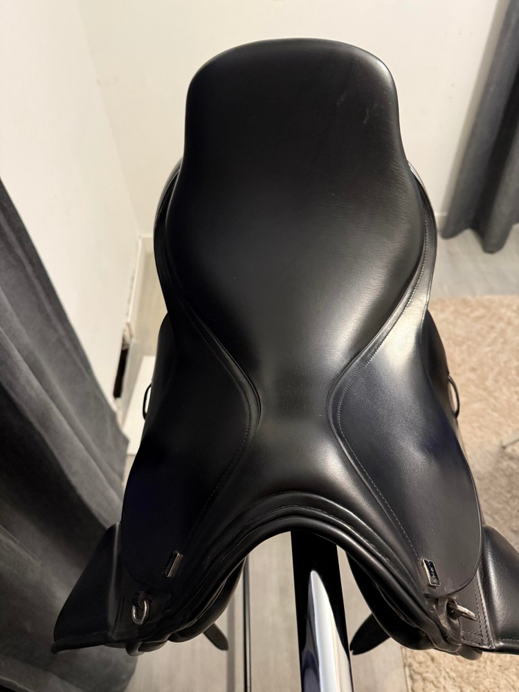 Black - 17.5" Medium Tree Anky Dressage Saddle