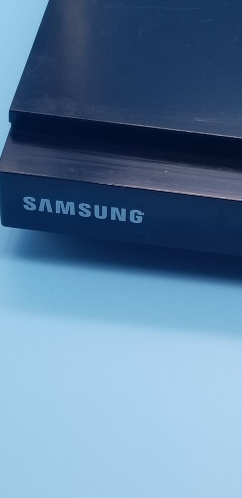 Samsung Blue Ray 3D player BD-D6100C with remote