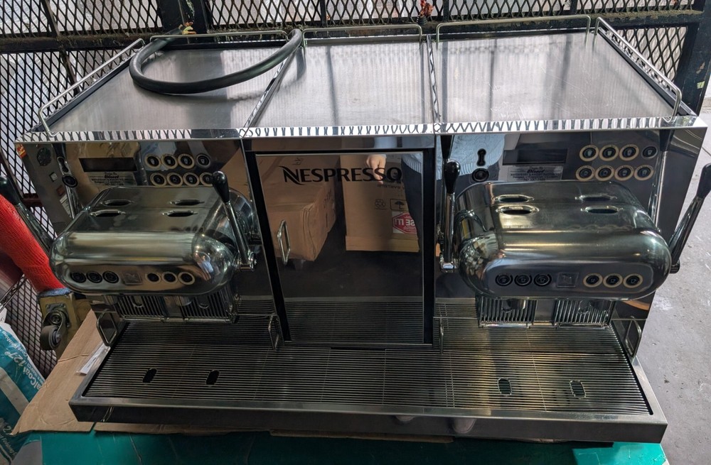 NESPRESSO COFFE MACHINE MODEL AGUILA-4400 PROFESSIONAL