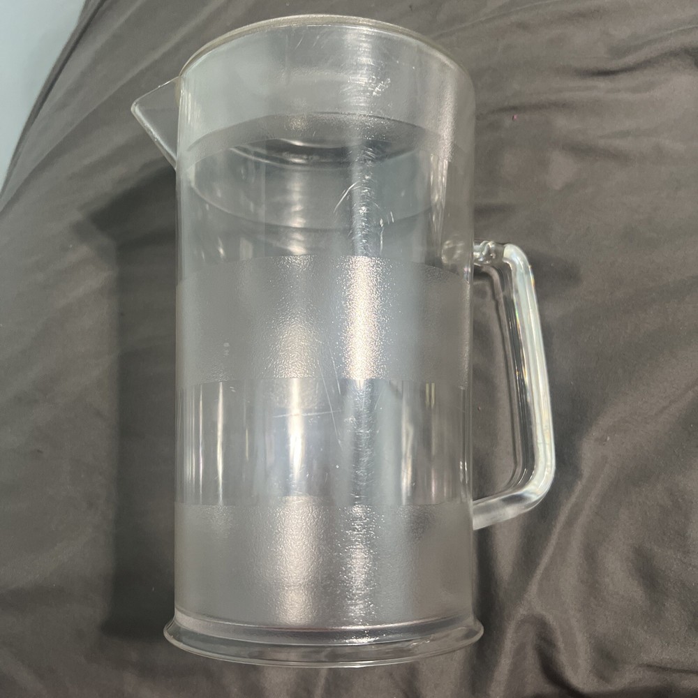 Cambro PC64CW 64 oz Capacity, Camwear Clear Polycarbonate Covered Pitcher