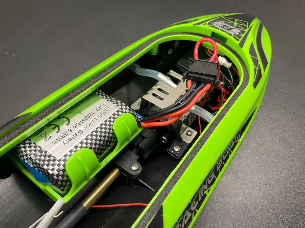 DEERC RC Boat LED Light 20MPH Self Righting Racing Boat 30 Mins