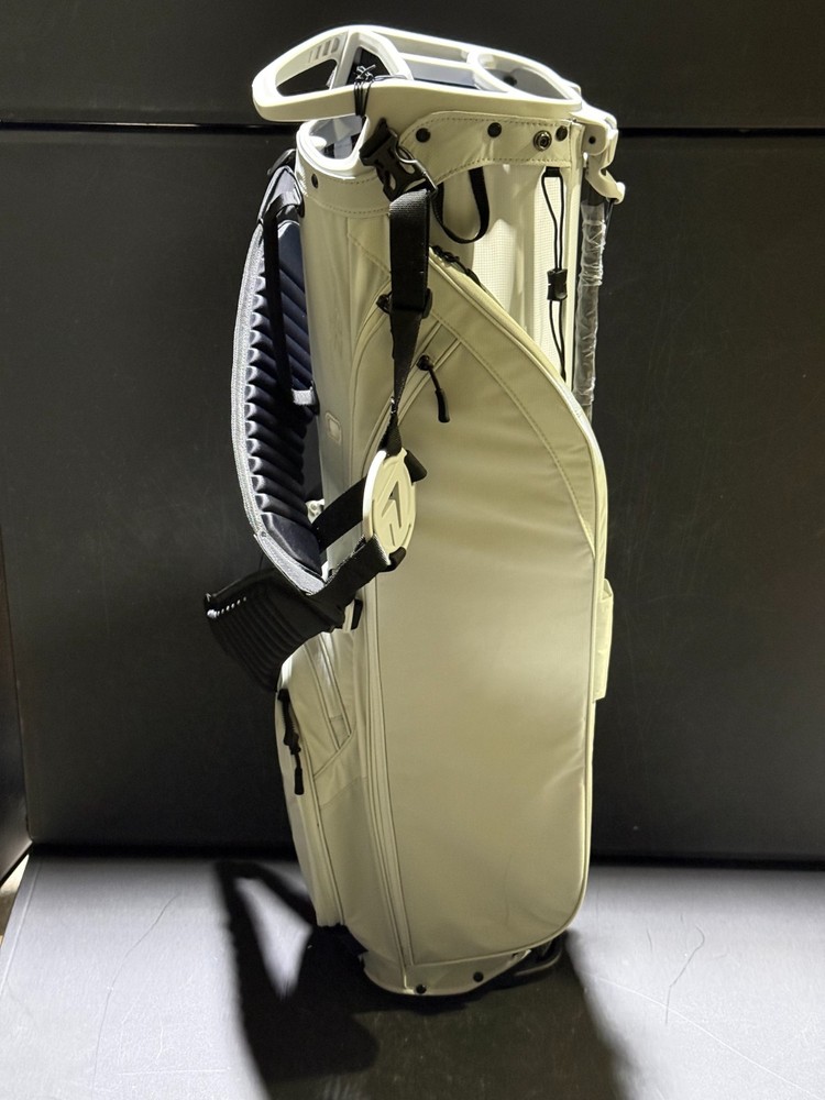 NEW WITH TAGS CALLAWAY HL ZERO STAND BAG - SILVER