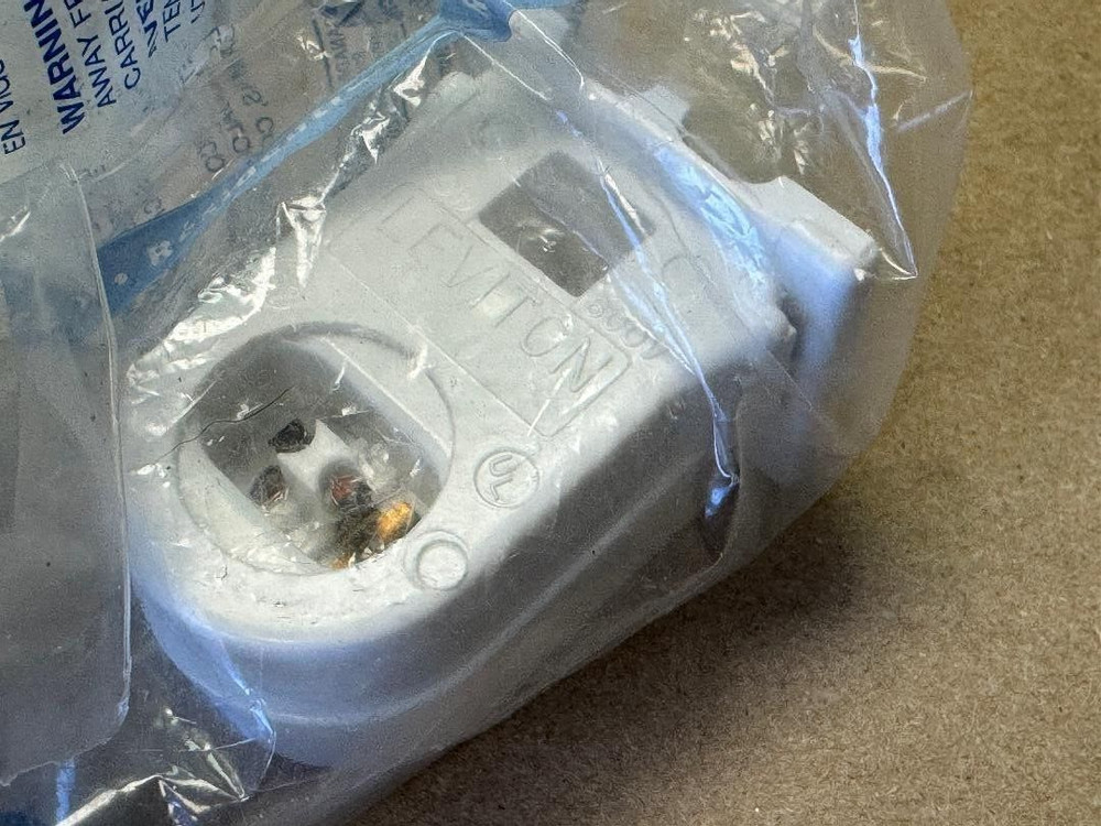 LEVITON 6LM93 LAMP HOLDER