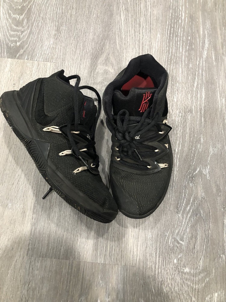 Black Nike Kyrie Size 6y