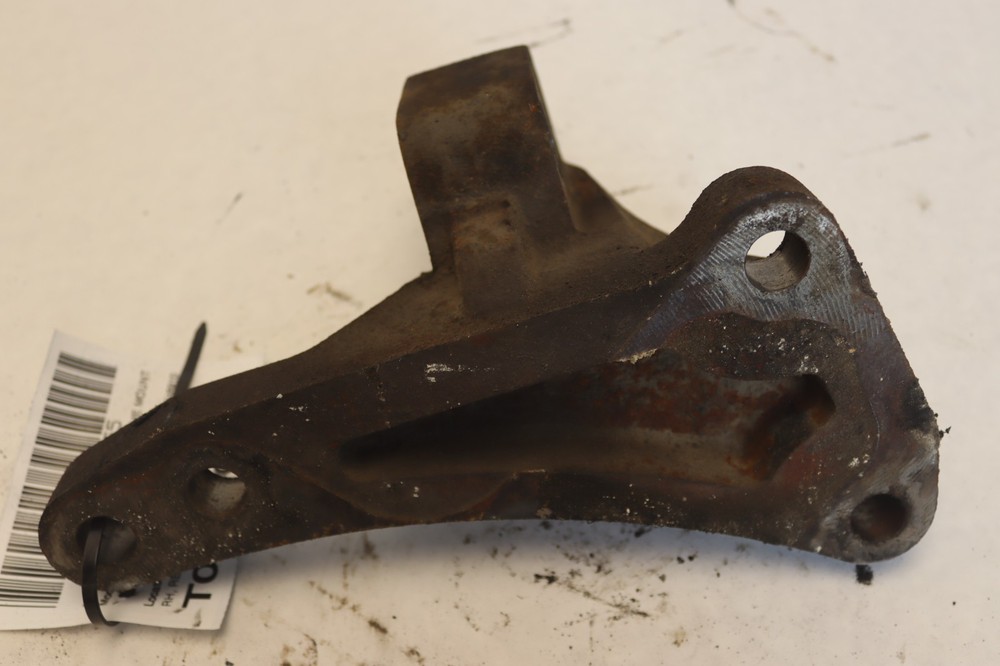 2008-2017 FREIGHTLINER CASCADIA 125 DD15 REAR RIGHT ENGINE MOUNT BRACKET OEM