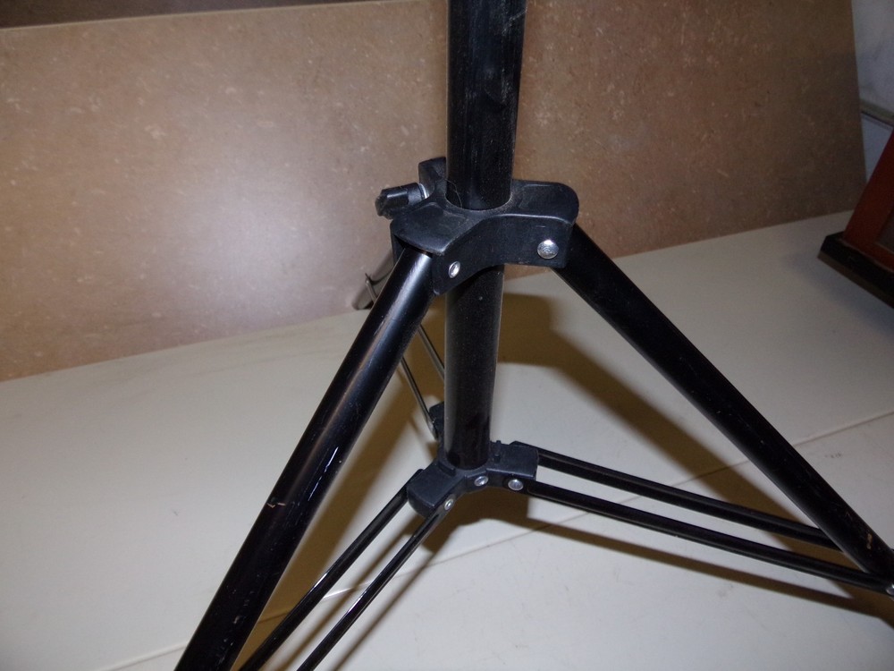 Vintage Neewer Metal Tripod Light Stand, Adjustable/Extendable