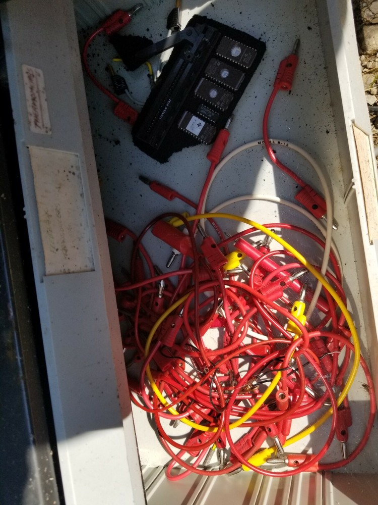 FEEDBACK ECC186 ELECTRONIC CIRCUIT CONSTRUCTOR. READ!!!!!