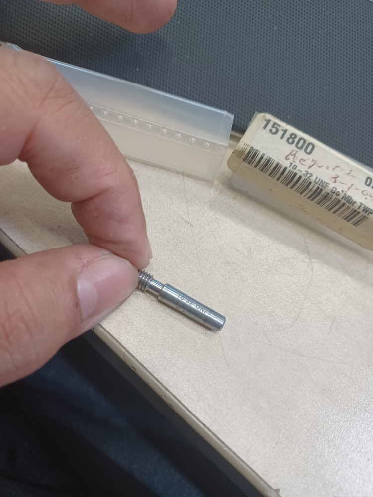 151800 10-32 UNF Go Mbr TWP Threaded Plug